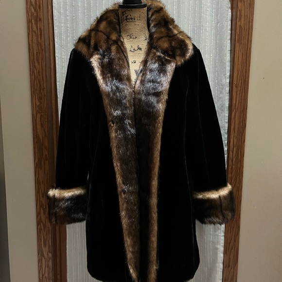 Tally-Ho Outerwear Soft Black Long Sleeve Faux Fur Button Front Coat size M - Picture 1 of 12